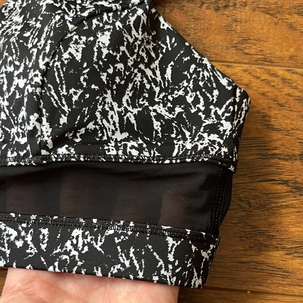 Stylish Black and White Women's Swim Top!‎